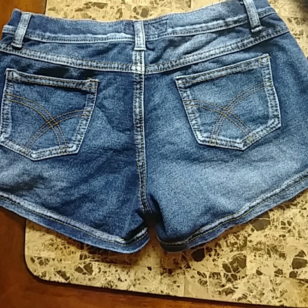 Shorts - Picture 2 of 4